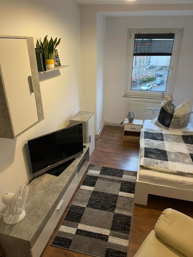 Kleine Wohnung Fuer Monteure Und Dienstreisen Цвикау Екстериор снимка