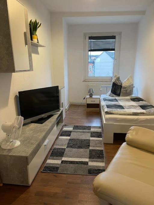 Kleine Wohnung Fuer Monteure Und Dienstreisen Цвикау Екстериор снимка