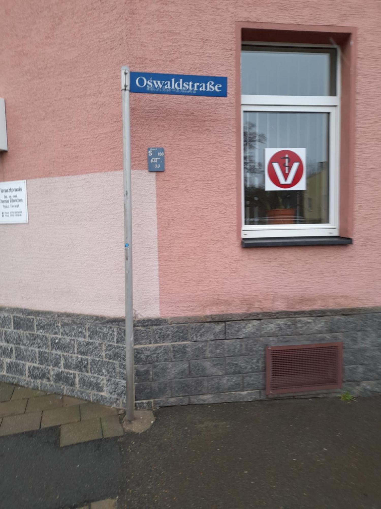 Kleine Wohnung Fuer Monteure Und Dienstreisen Цвикау Екстериор снимка