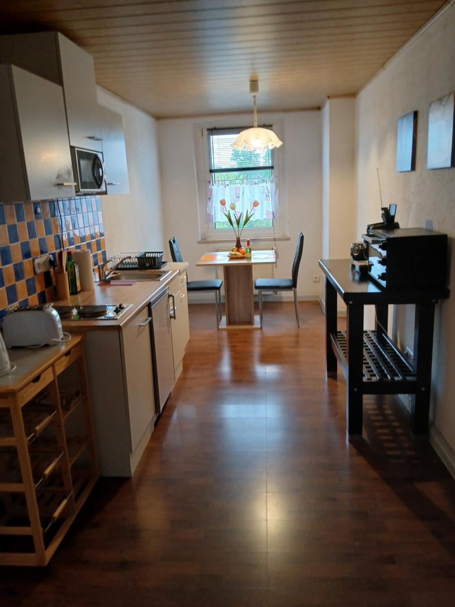 Kleine Wohnung Fuer Monteure Und Dienstreisen Цвикау Екстериор снимка