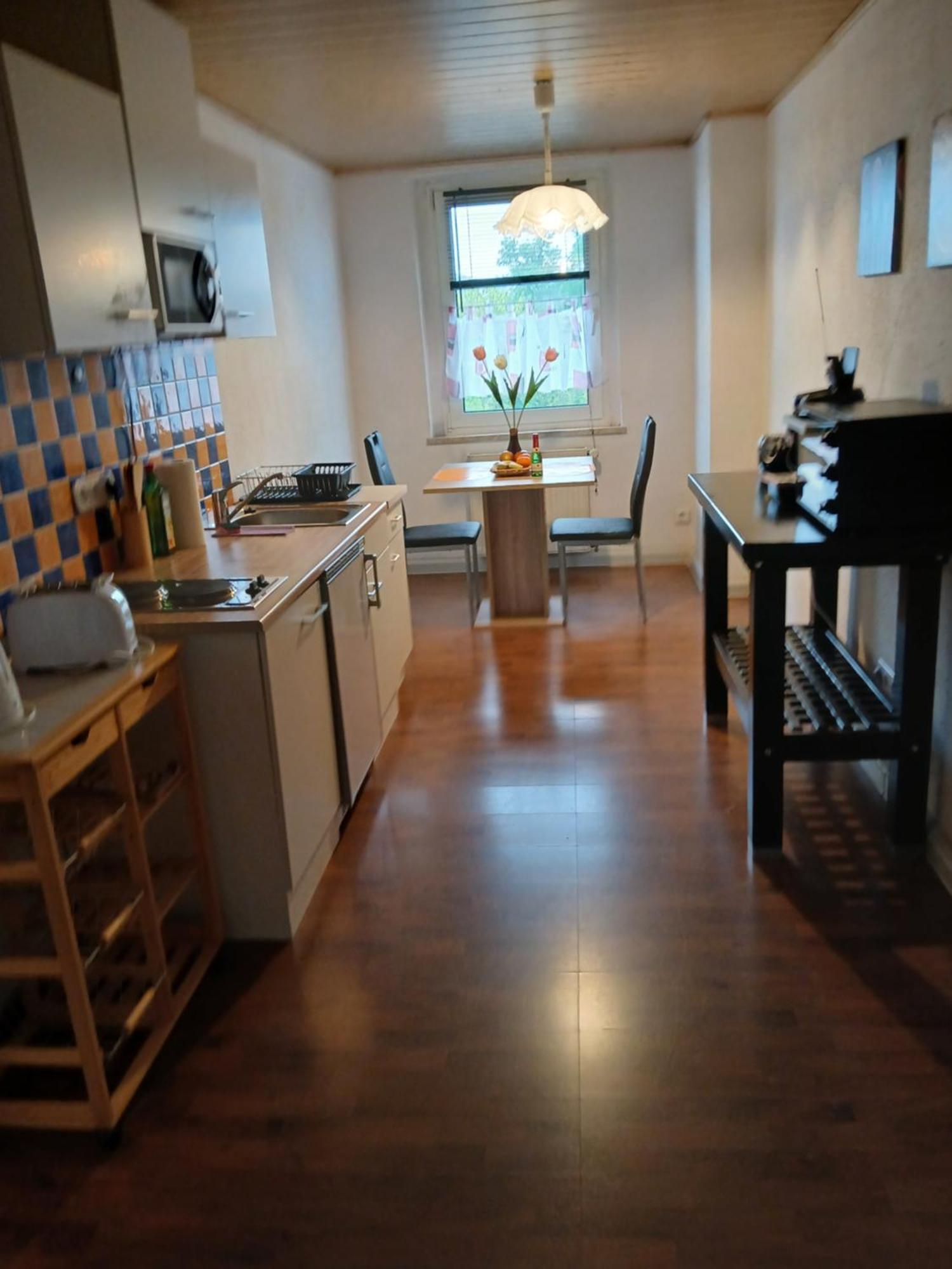 Kleine Wohnung Fuer Monteure Und Dienstreisen Цвикау Екстериор снимка